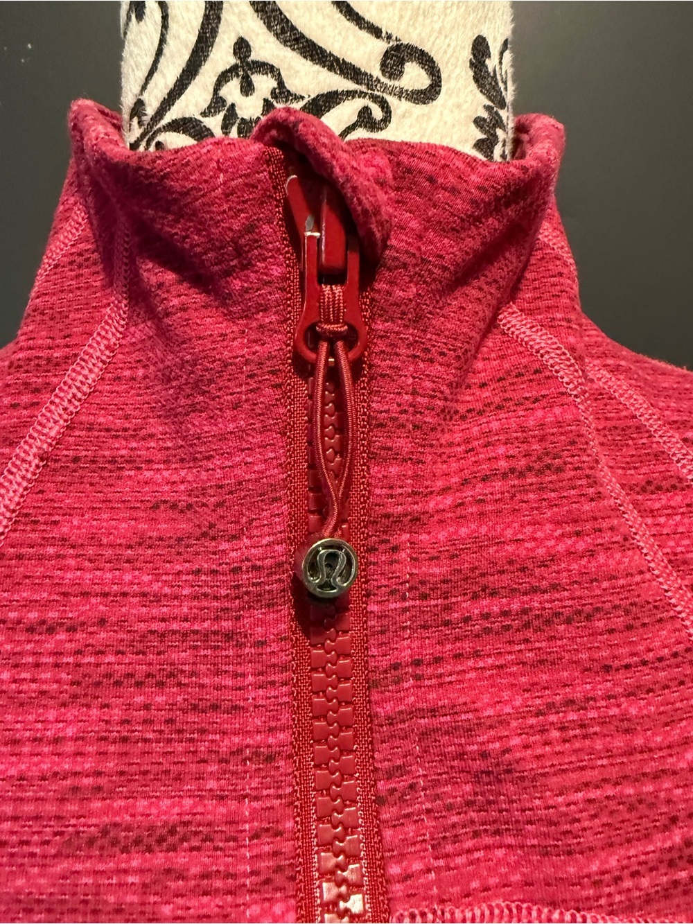 Lululemon Define Jacket
Diamond Jacquard Berry Rumble Jewelled Magenta - Picture 5 of 7